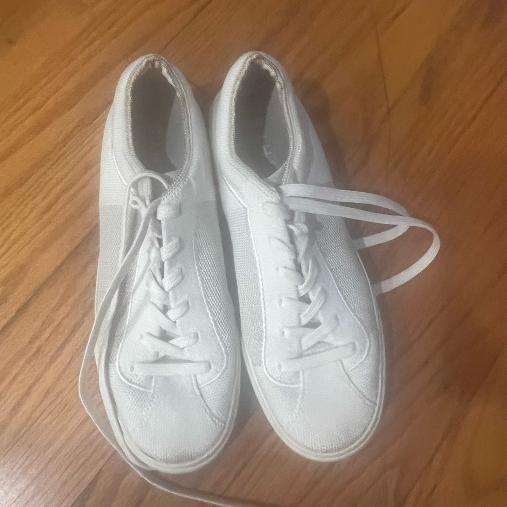 Rothys Lace Up Sneaker Size 8